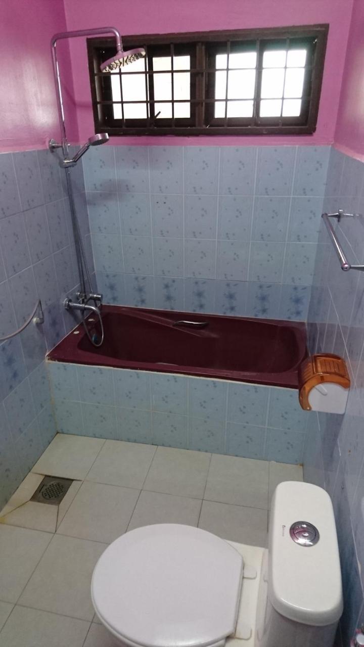 Homestay Roomstay Muar Srizahrani 외부 사진