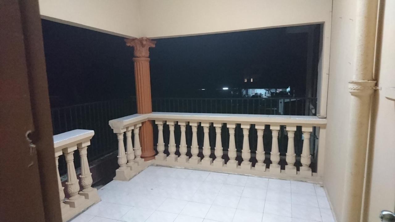 Homestay Roomstay Muar Srizahrani 외부 사진